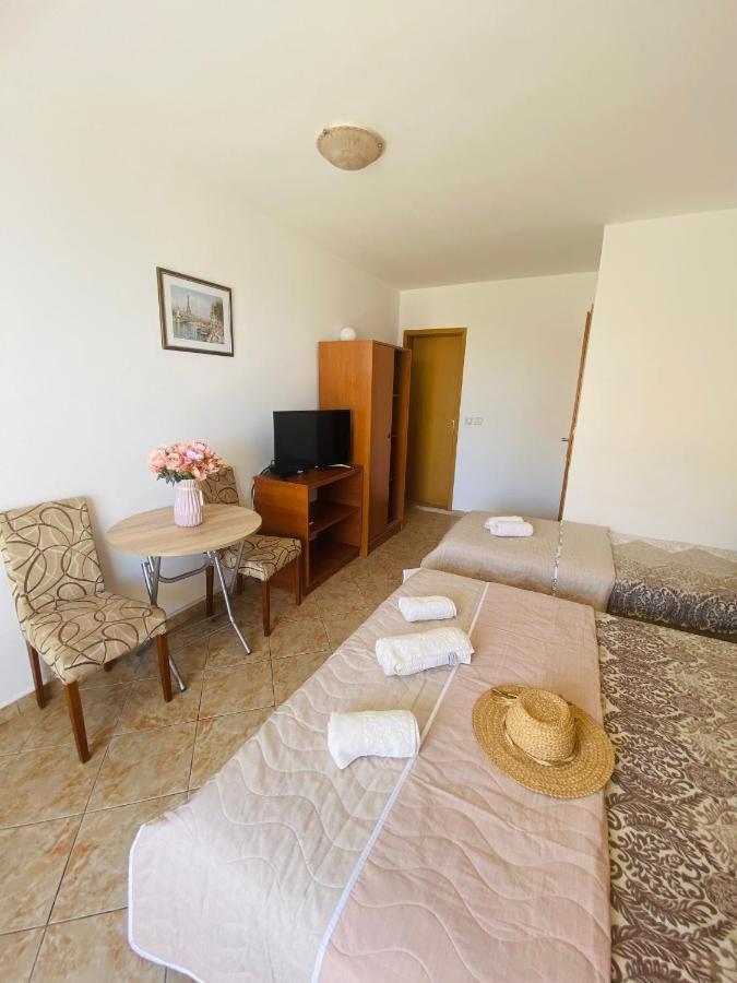 Miomir Perazic Apartments Petrovac ภายนอก รูปภาพ
