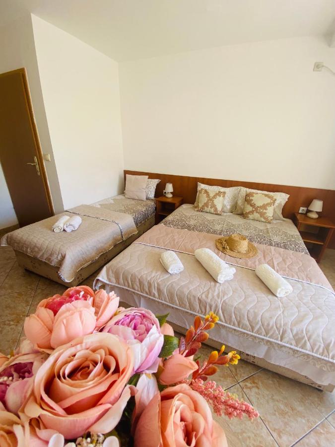 Miomir Perazic Apartments Petrovac ภายนอก รูปภาพ