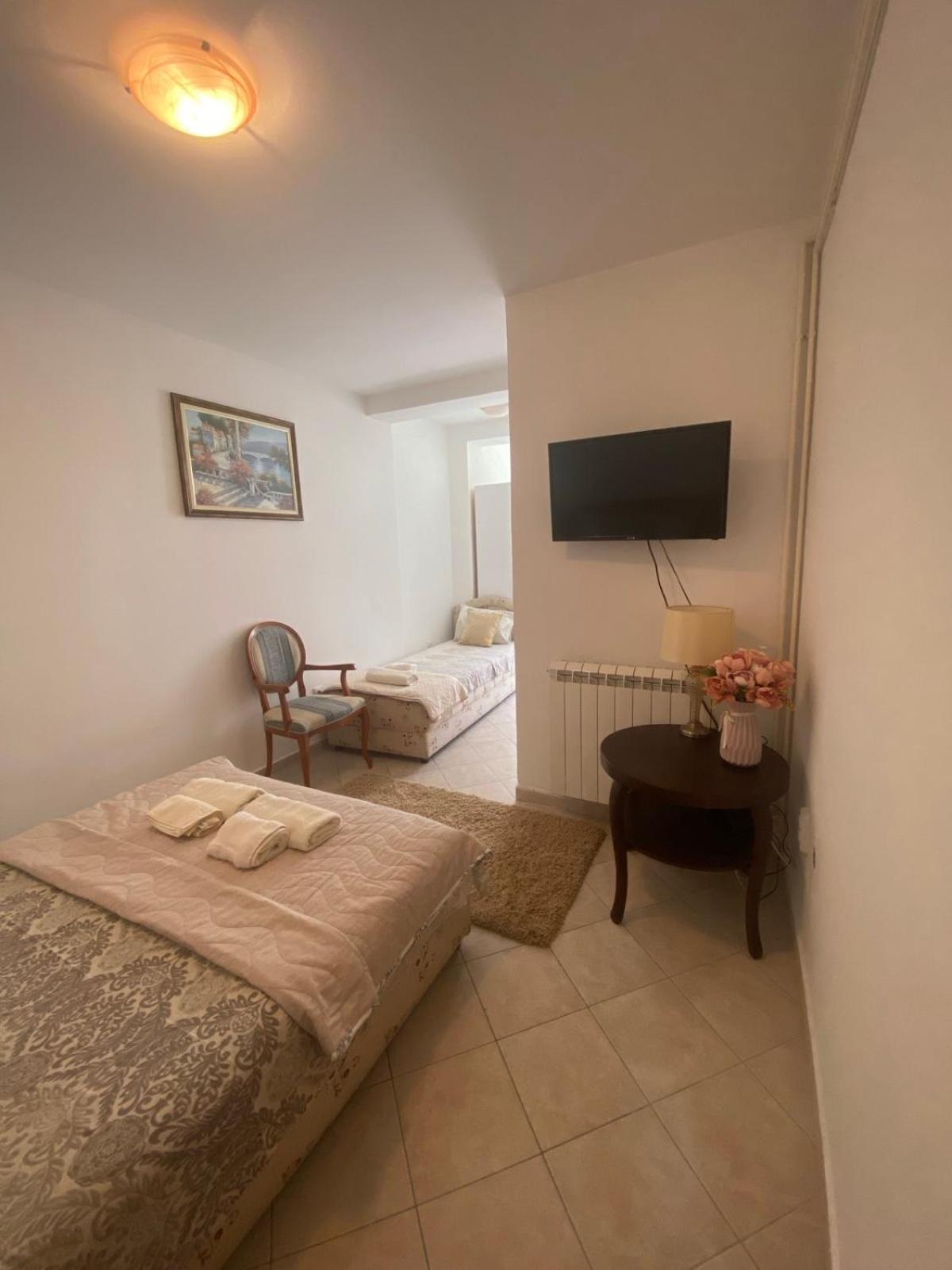 Miomir Perazic Apartments Petrovac ภายนอก รูปภาพ