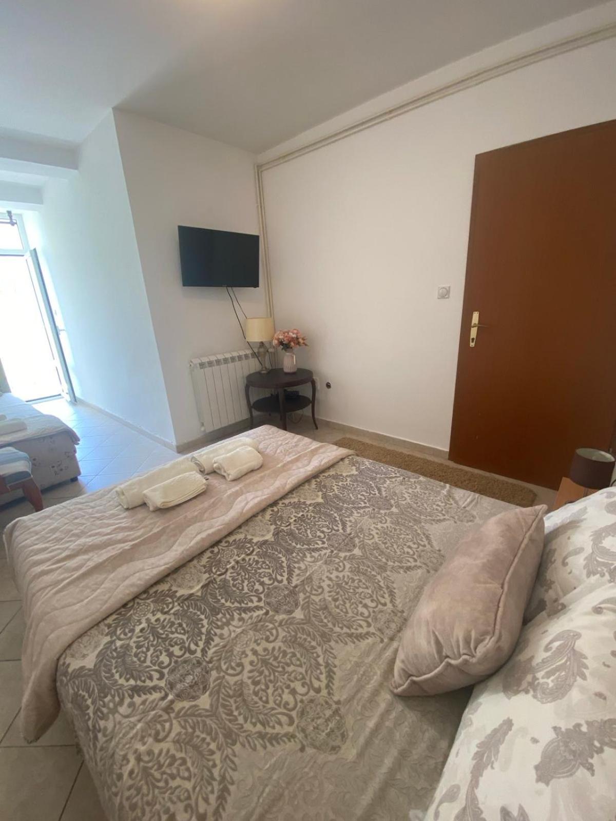 Miomir Perazic Apartments Petrovac ภายนอก รูปภาพ